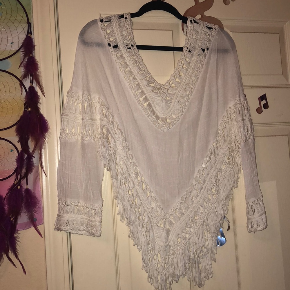 white knitted cover